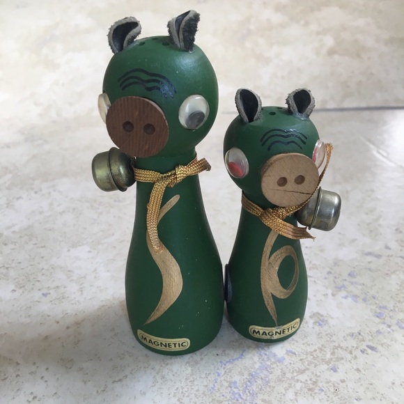 Other - Magnetic Wooden Pig Salt & Pepper Shakers